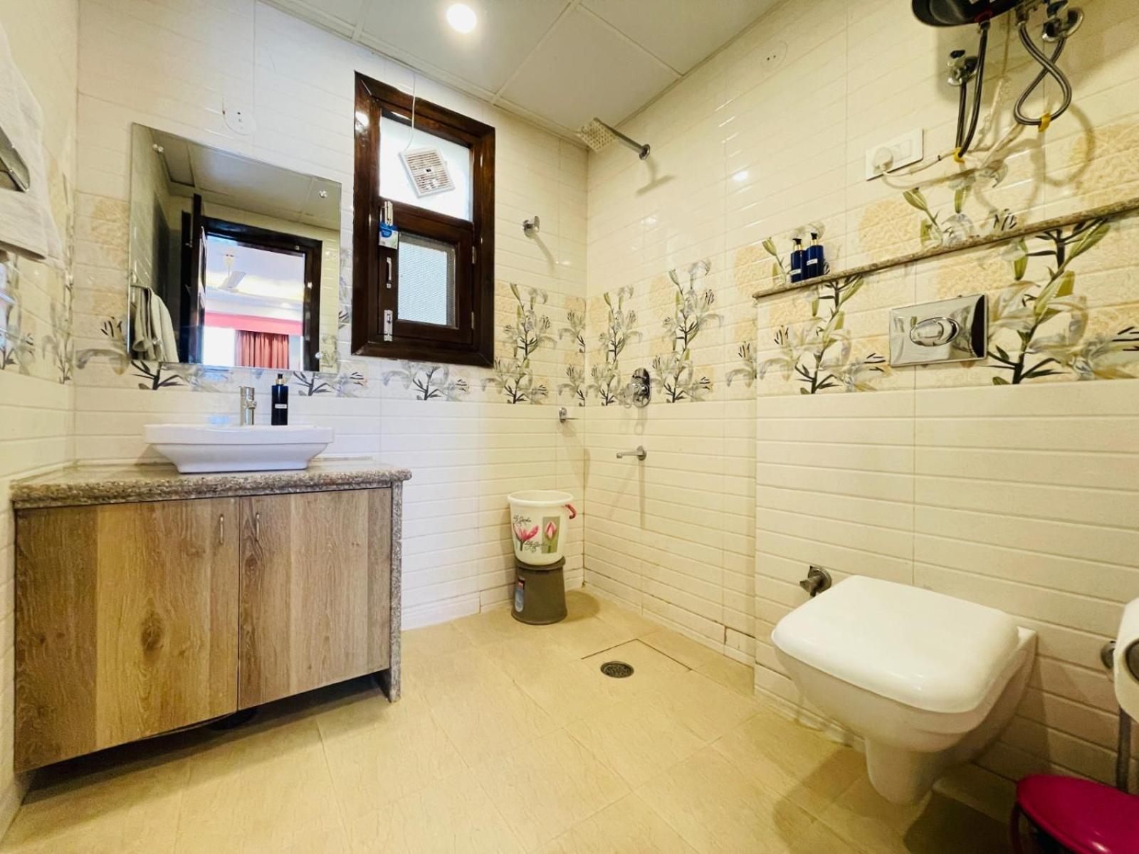 Bedchambers Serviced Apartments, Sector 38 คูร์เคาน์ ภายนอก รูปภาพ